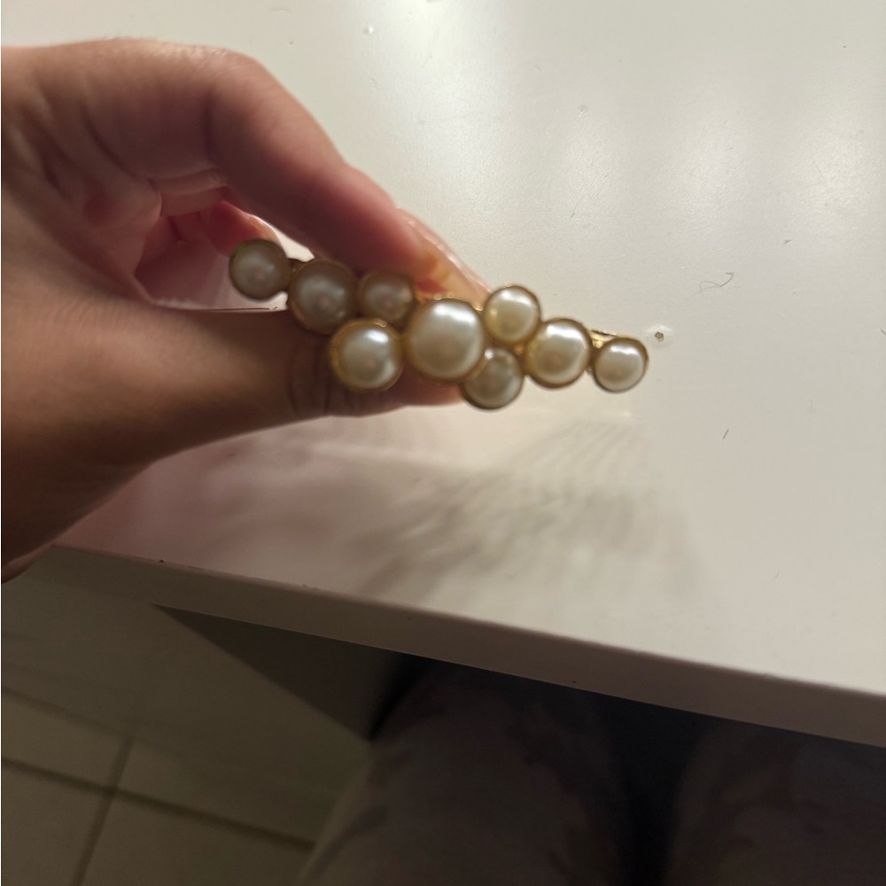 Elegant Pearl and Gold Hair Clip